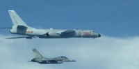 台防务部门首度公布台军IDF战机伴飞轰-6的照片。（图片来源：台湾“中央社”） - News.Sina.com.Cn