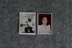 ▲赵菁小时候和母亲的合照（左）和母亲50岁退休时的照片（右）。 - News.Sina.com.Cn