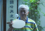 成都老人做乒乓球拍六十多年 终于找到如意弟子 - Sichuan.Scol.Com.Cn