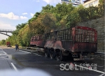 "三伏天"达州一货车因轮胎高温自燃 车头车身分开约30米 - Sichuan.Scol.Com.Cn