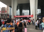 九寨沟县地震灾区首批汽车转运旅客抵达成都 - 旅游政务网