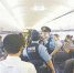 被滞留在飞机上的乘客 采访对象提供 - News.Sina.com.Cn