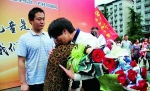 母子27年后终于重逢。 - News.Sina.com.Cn