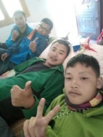 自贡男子带12岁儿子徒步318国道进西藏引争议 - Sichuan.Scol.Com.Cn