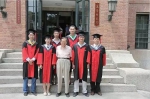 图8 2011年，杨振宁先生参加清华高等研究院博士毕业典礼。 - News.Sina.com.Cn