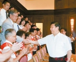 2007年8月13日，习近平会见上海市优秀志愿者和先进集体代表。 - News.Sina.com.Cn