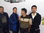 男子坚持坐动车过道 真实身份曝光后朋友圈炸了 - News.Sina.com.Cn