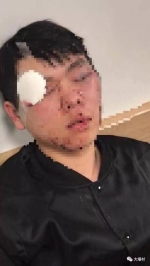 被殴打学生（图片来自微信公众号“大堪村”） - News.Sina.com.Cn
