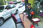 成都一小学保安酷爱根雕 7年制作数百件作品 - Sichuan.Scol.Com.Cn