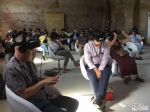 世界银行Film4Climate气候VR短片竞赛采用虚拟现实技术，在本届气候大会上博得了不少眼球。（彭大伟 摄） - News.Sina.com.Cn