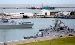 阿根廷海军继续派出船只寻找失踪潜艇。（图片来源：法新社） - News.Sina.com.Cn