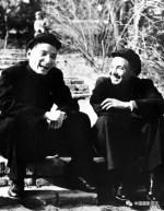 陈云、邓小平畅游颐和园，1952年 侯波 摄 - News.Sina.com.Cn
