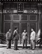 毛泽东、朱德、周恩来、陈云在中南海紫光阁，1954年 侯波 摄 - News.Sina.com.Cn