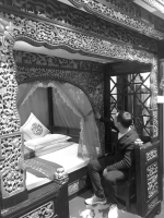 他沿长江搜罗17年 收藏360张古床 在蓉建古床博物馆 - Sichuan.Scol.Com.Cn