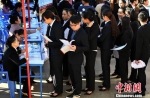 毕业生就业新趋势：不再热衷北上广 去基层就业创业 - Sc.Chinanews.Com.Cn