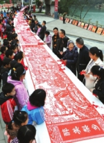 广元苍溪100余人历时20多天，剪出140余米的剪纸长卷 - Sichuan.Scol.Com.Cn