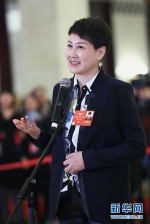 3月3日，中国人民政治协商会议第十三届全国委员会第一次会议在北京人民大会堂开幕。这是全国政协委员张凯丽在“委员通道”接受采访。新华社记者张玉薇摄 - 四川日报网