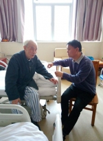 刘辉前往省人民医院看望离休干部 - 水利厅