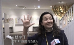 岩桥恭子接受采访。（视频截图） - News.Sina.com.Cn