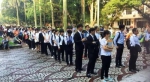 ▲台生在中山大学门外排长队。 - News.Sina.com.Cn