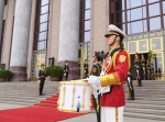 这是6月6日在欢迎仪式上拍摄的军鼓手。 - News.Sina.com.Cn