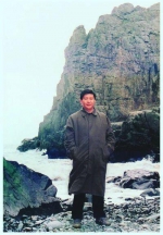 上世纪90年代初，习近平（时任福州市委书记）在平潭调研。 来源：福州日报 - News.Sina.com.Cn