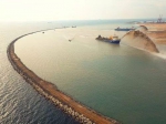 ▲资料图片：2018年4月16日的科伦坡港口城项目。科伦坡港口城项目是中斯两国在“一带一路”建设中的重点合作项目。 - News.Sina.com.Cn