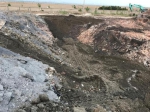 ▲生活垃圾填埋场与钢渣混杂一块（图片来源：生态环境部网站） - News.Sina.com.Cn