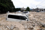 7月11日，在日本广岛吴市天应町地区，道路被泥石流淹没。新华社记者马平摄 - News.Sina.com.Cn