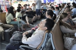 两天4场极端天气 成都机场航班再次大面积延误 - Sc.Chinanews.Com.Cn