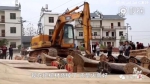 ▲江西当地正在处理收缴上来的棺材。视频截图 - News.Sina.com.Cn