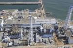东日本大地震导致福岛第一核电站核泄漏成为了日本人在平成时代的重要公共记忆之一。该次地震也使得日本人反思对于技术的过度自信。（图为灾后的福岛第一核电站） - News.Sina.com.Cn