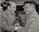 1963年5月1日，邓小平在北京会见来访的阿尔巴尼亚青年代表团。 - News.Sina.com.Cn