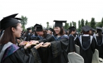 教育导报网：成都中医药大学举行毕业典礼，52名毕业生获荣誉学士学位 - 成都中医药大学