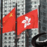 男子带儿唱国歌被香港暴徒打出血 孩子被当场吓哭 - News.Sina.com.Cn