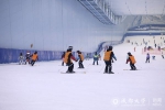【特色课程】迎冬奥 这堂课将课堂搬到了滑雪场 - 成都大学