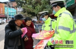 自贡荣县交警：新春话安全 送祝福 - Sc.Chinanews.Com.Cn