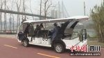 无人驾驶观光车正在行驶。刘薪 摄 - Sc.Chinanews.Com.Cn