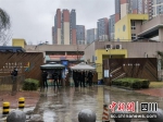 成都市温江区一小区调整为中风险地区 民众自发核酸检测 - Sc.Chinanews.Com.Cn