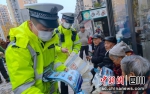 自贡沿滩：交警走近老人“话安全” - Sc.Chinanews.Com.Cn