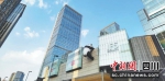 大熊猫艺术装置“I Am Here”成为成都城市地标之一。王磊 摄 - Sc.Chinanews.Com.Cn