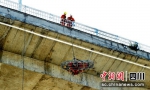 山岳救援队队员正在开展训练。攀枝花消防供图 - Sc.Chinanews.Com.Cn