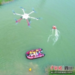 无人机参与水上救援。文剑 摄 - Sc.Chinanews.Com.Cn