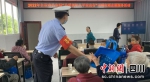 自贡贡井：交通安全宣传进社区 - Sc.Chinanews.Com.Cn