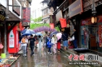游客在水磨镇旅游参观。 - Sc.Chinanews.Com.Cn