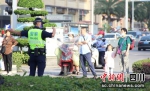 自贡荣县：民警暖心护航高考 - Sc.Chinanews.Com.Cn