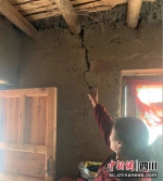地震中受损的农房。 - Sc.Chinanews.Com.Cn