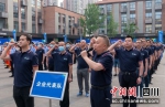 安全生产宣誓现场。刘忠俊摄 - Sc.Chinanews.Com.Cn
