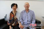 迟到50年的结婚照。何桂林摄 - Sc.Chinanews.Com.Cn