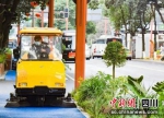 机械化环卫作业，提升街道保洁效率。 - Sc.Chinanews.Com.Cn